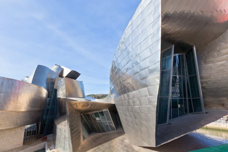 guggenheim-museum-bilbao-2023-11-27-05-33-31-utc(1)