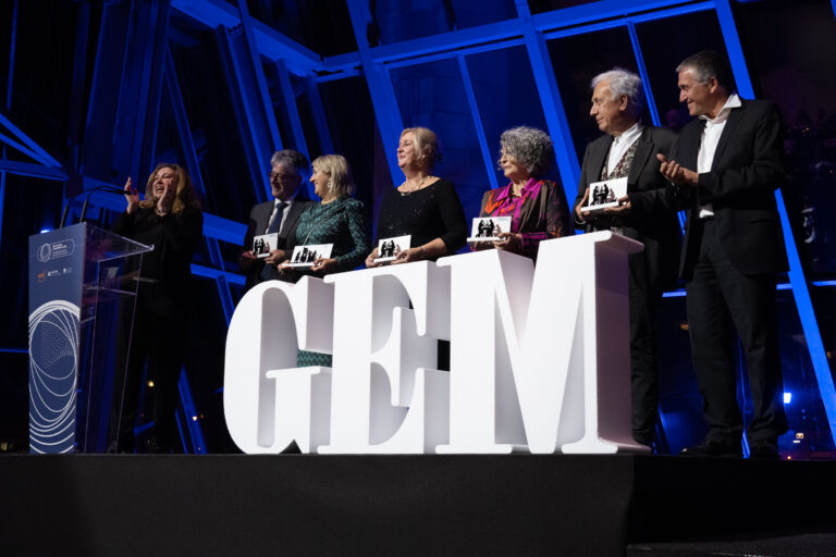 María Saiz, Iñaki Peña y EEB-OVE reciben el reconocimiento por su destacada contribución a la presentación del Informe Global GEM 2025 en Bilbao